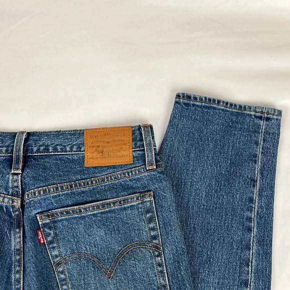 Levi’s Women’s 28 Wedgie Distressed Button Fly Jean - Picture 12 of 16